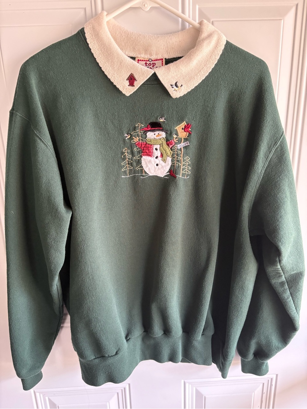Vintage Forest Green Snowman Embroidered Sweatshirt with Cream Collar